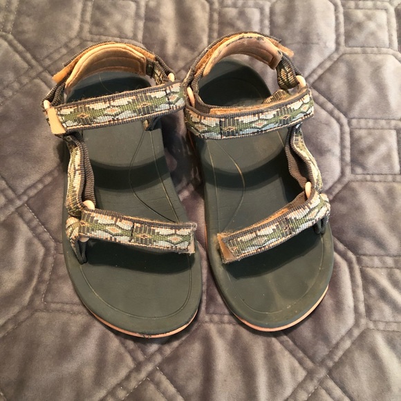 girls tevas